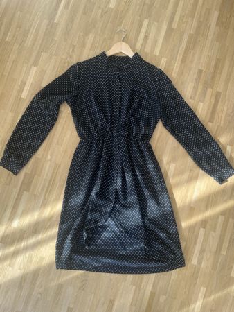 Kleid schwarz-weiss Punkte Langarm Grösse 36 guter Zustand