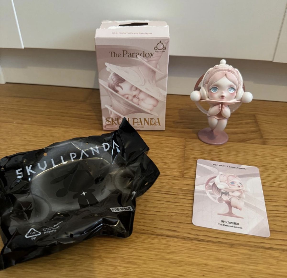 Pop Mart Statuette: PopMart Skullpanda Figur – Nuovo (secondo la descrizione) da Sursee venduto da giu_205