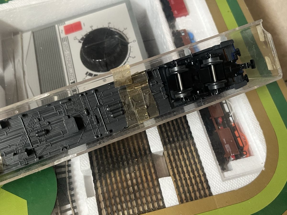 Trix Modelleisenbahnen: Minitrix Master-Set Eisenbahn Züge und Gleise mit Trafo – Gebraucht aus Basel von bellespirit 7