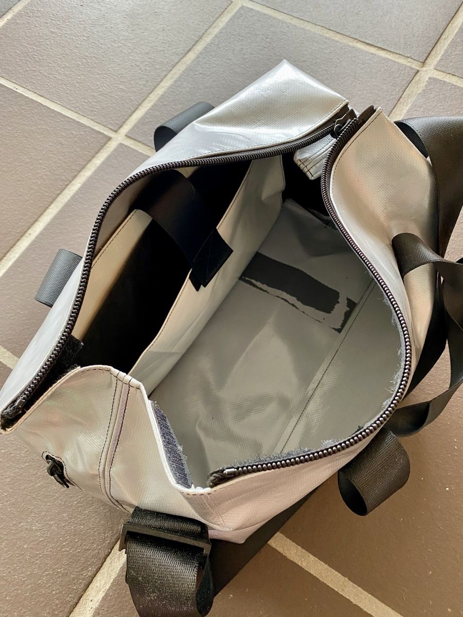 Freitag Taschen: Freitag Tasche Lois silber – Gebraucht aus Gipf-Oberfrick von phidob 2