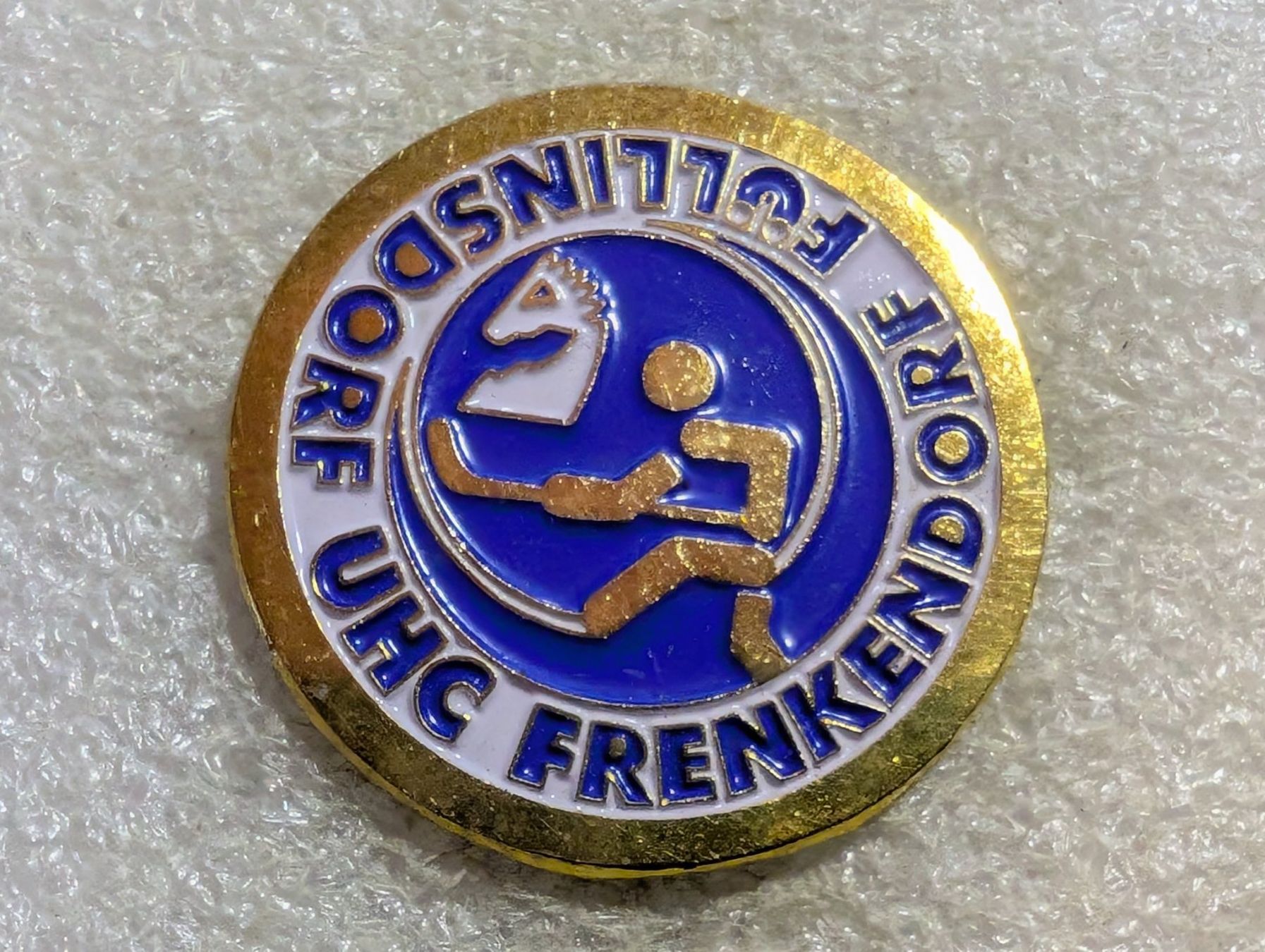 Placchette & Badge: Ansteckpin 42: UHC Frenkendorf – Usato da Oppligen venduto da Pin-Fall-Shop