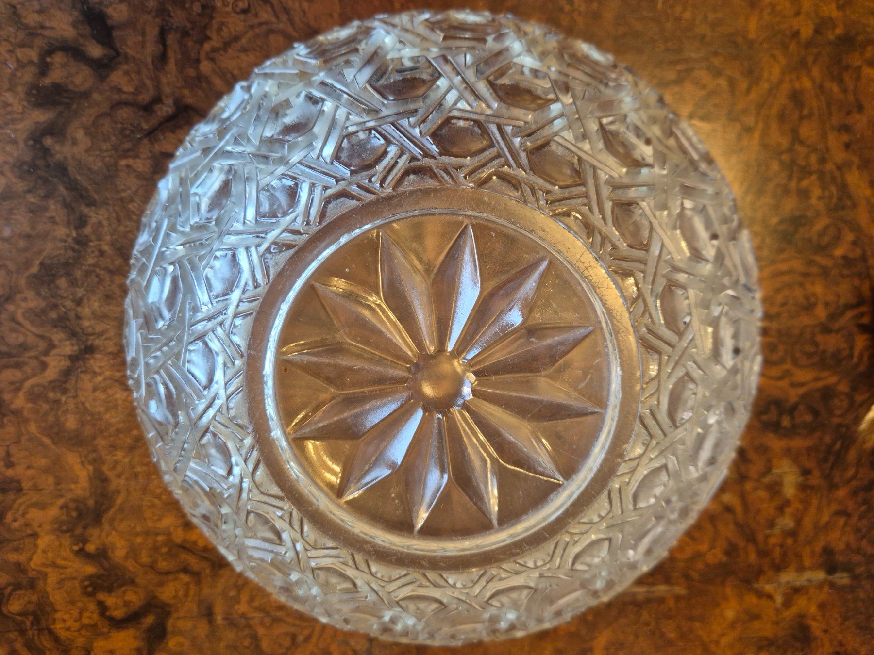 Schalen: Vintage Pressglasschale mit Sternmuster – Gebraucht aus Bern von aronari 3