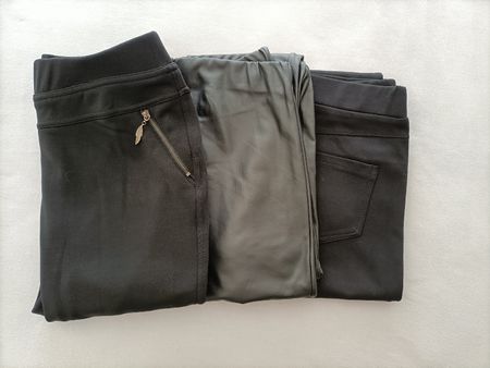 Kleiderpaket mit 3 Leggings in Grösse M, NEU!