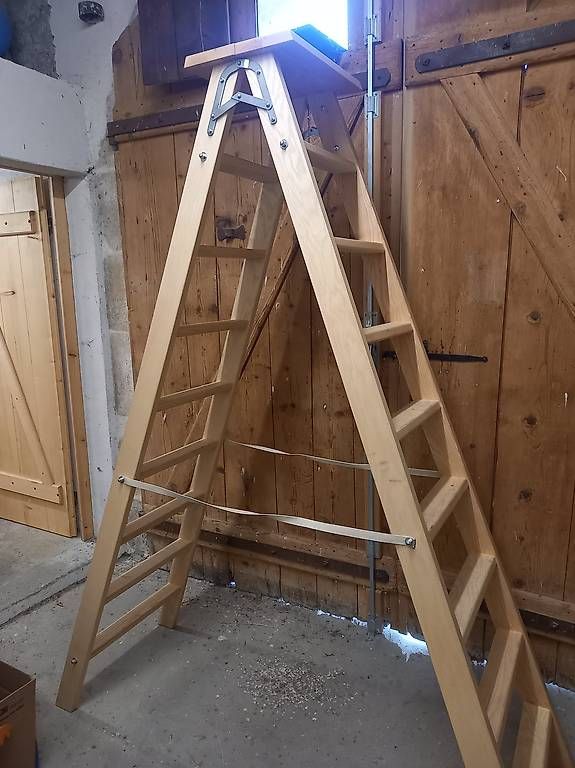 Scale: Grand escabeau double (échelle) – Usato da Puplinge venduto da Sachasacha