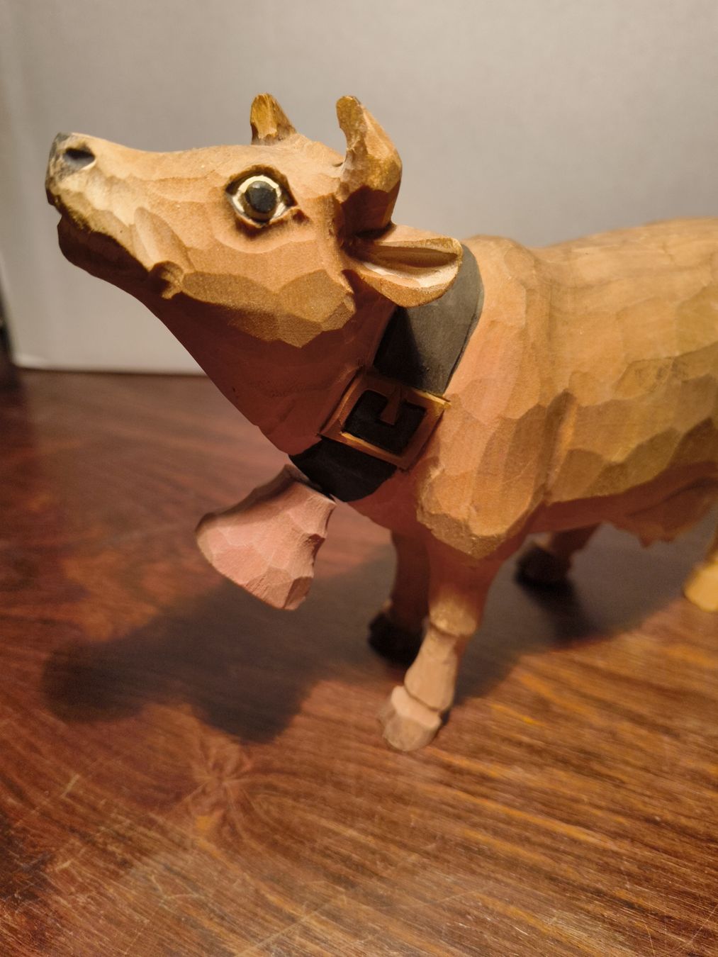 Statuette: geschnitzte Holz Kuh mit Glocke – Usato da stettlen venduto da VintageBern_ch 9