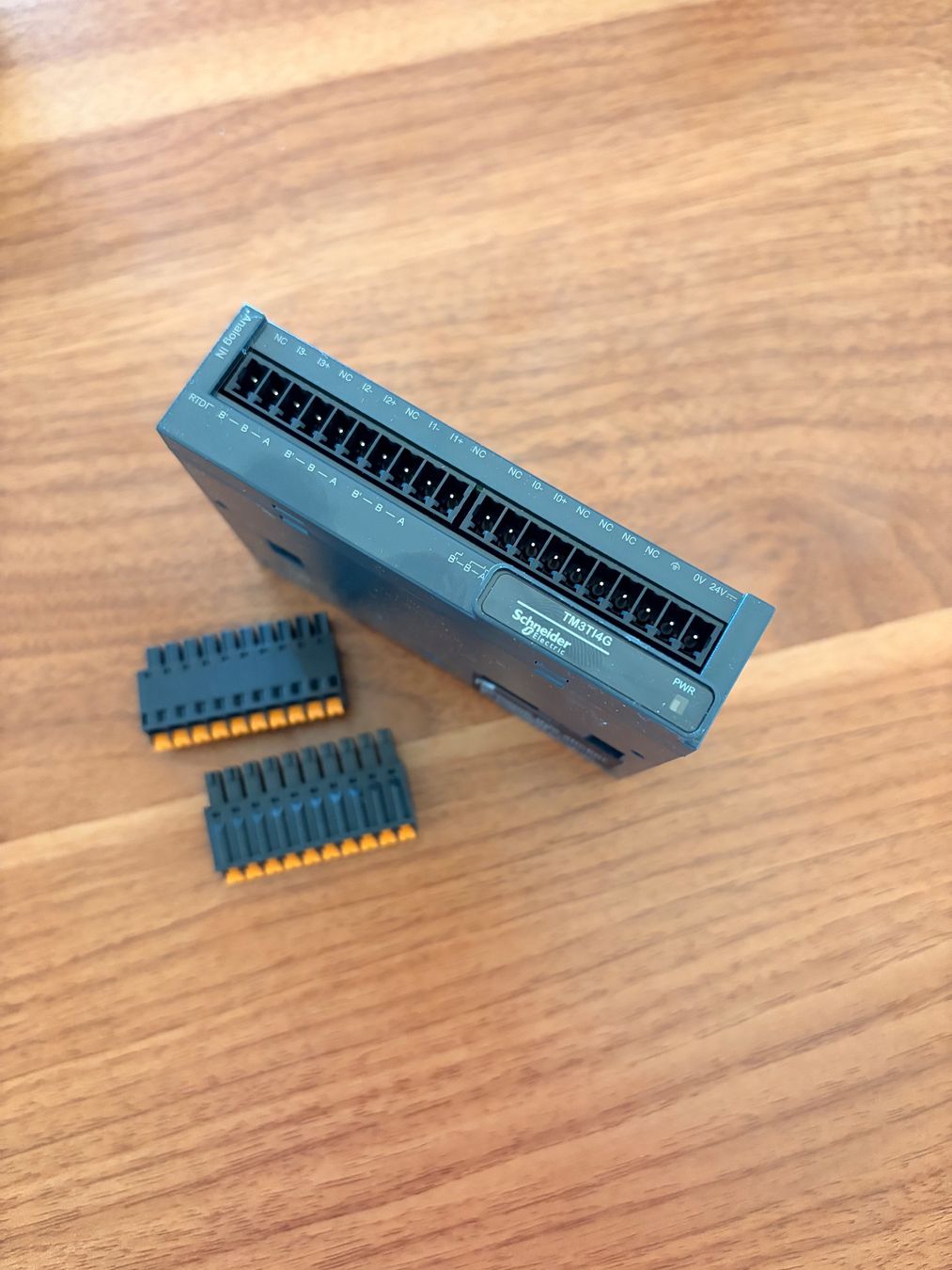 Schneider Componenti elettronici: SPS Eingabemodul 4 RTD / Thermoelement / Analog 24V – Nuovo e nell'imballaggio originale da Oberschrot venduto da sentinel.88 1
