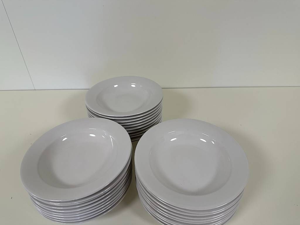 Geschirrsets: Teetassen und Suppenteller GRATIS – Gebraucht aus Aarau von vio_lrn7 4
