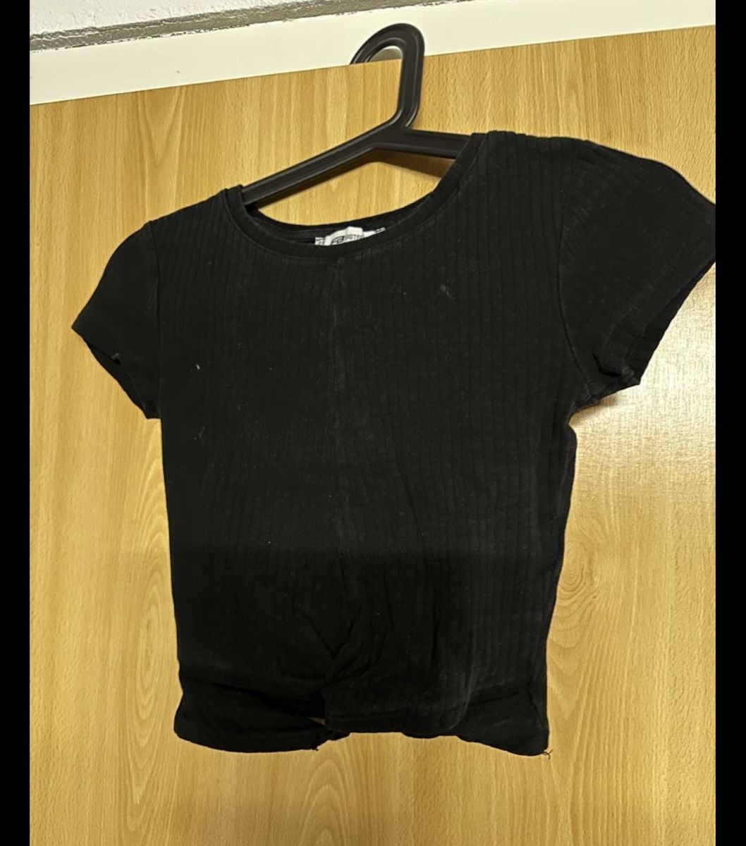 Top: neuwertige 3 Crop Tops, XS – Usato da Zollikofen venduto da Akshy 2