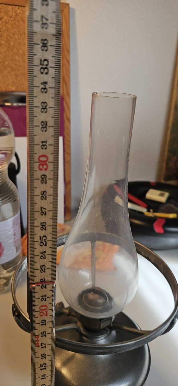 Lampade: Alte Petroleumlampe mit Zinnfuss – Usato da Belp venduto da Ginus85 6