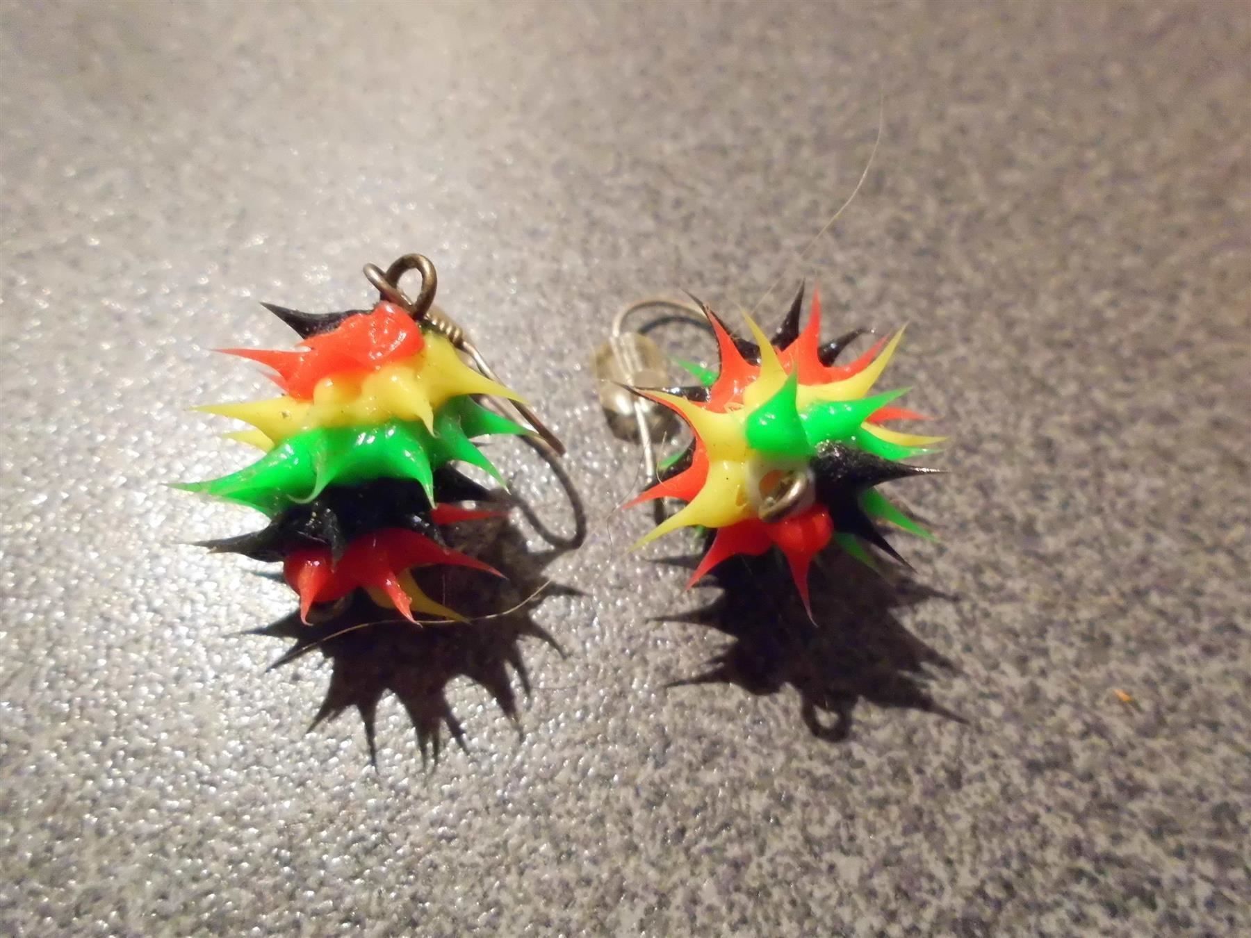 Ohrringe & -stecker: Ohrhänger Stacheln farbig – Neu und originalverpackt aus Zürich von abraxas1291