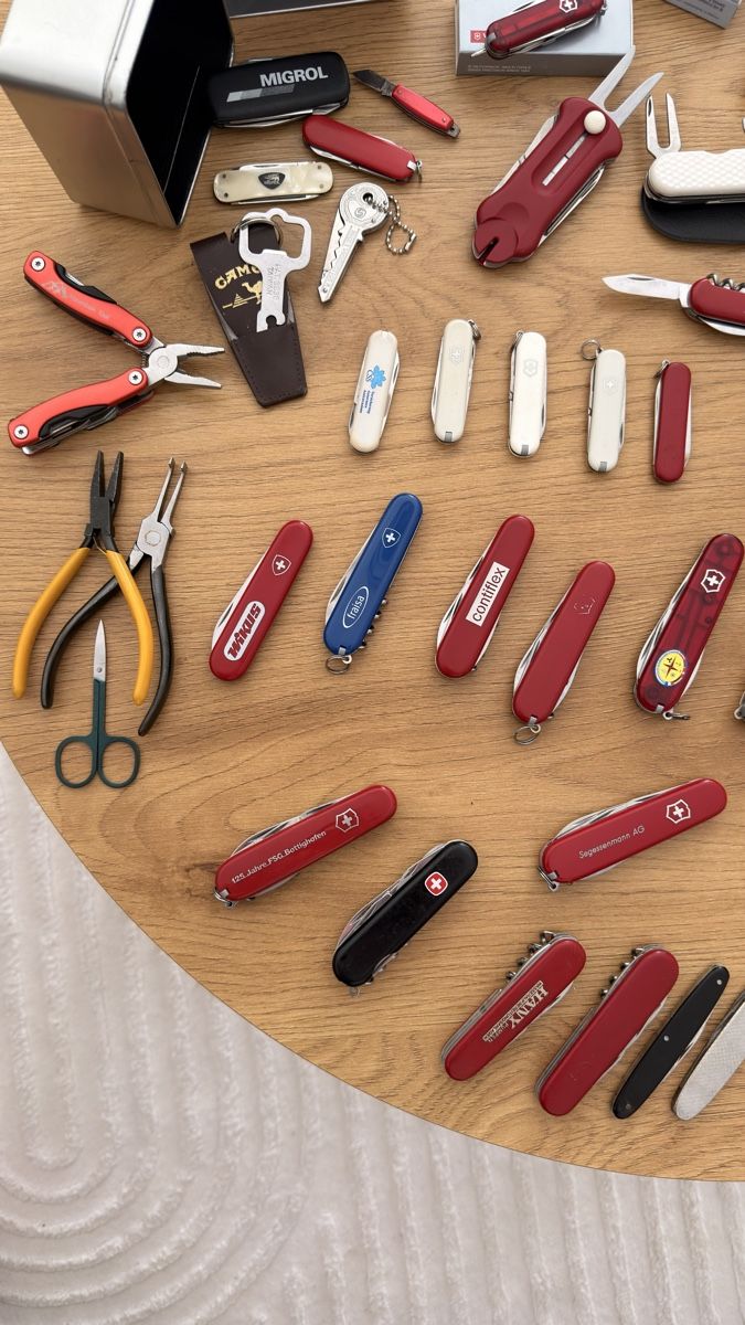 Victorinox Coltelli tascabile: Victorinox Wenger 🔥 – Usato da Däniken SO venduto da Zii.. 1