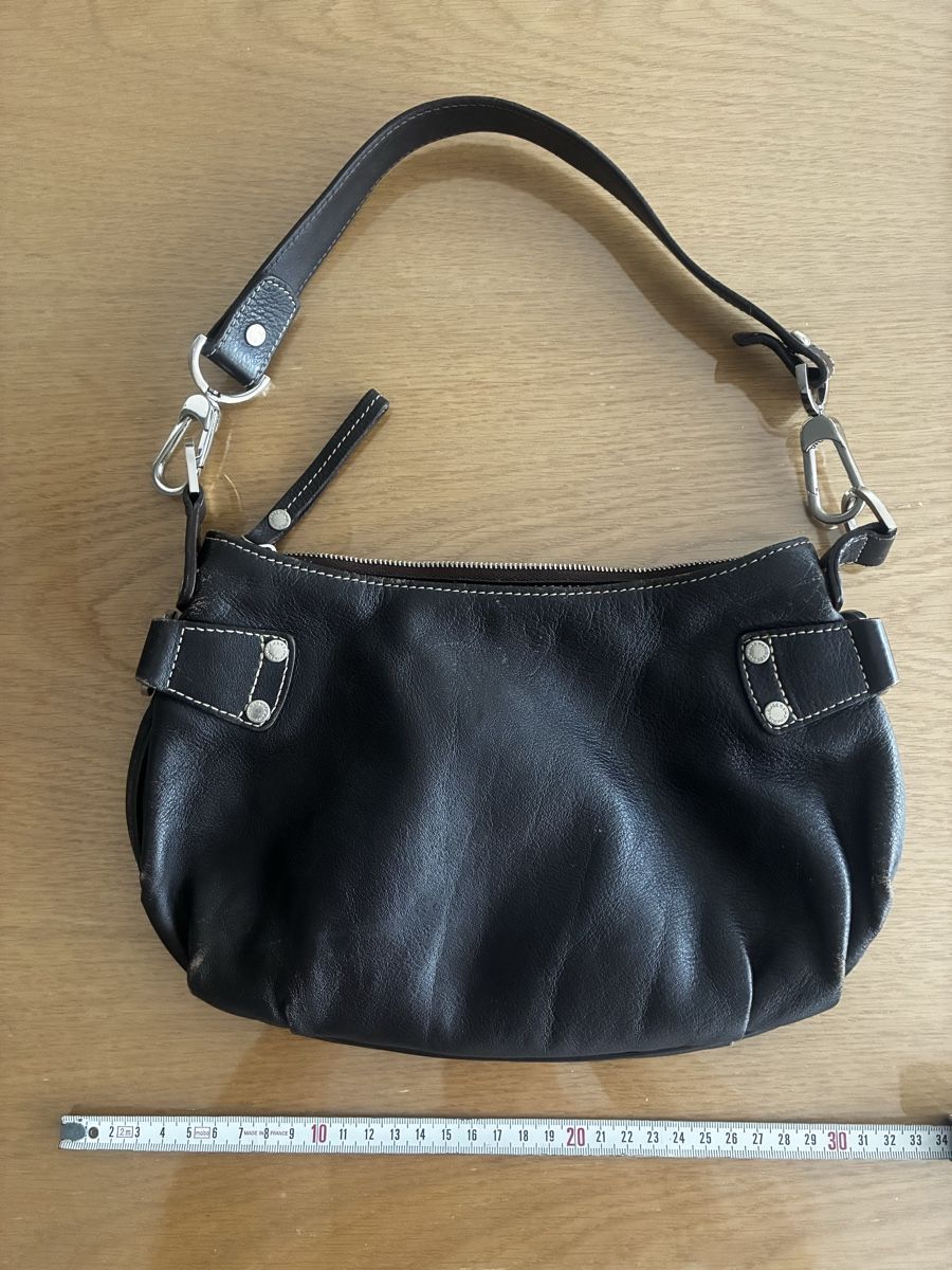 Longchamp Sacs femmes: Sac Longchamp cuir noir état d'usage – D'occasion à Aigle par Raphael1814 1