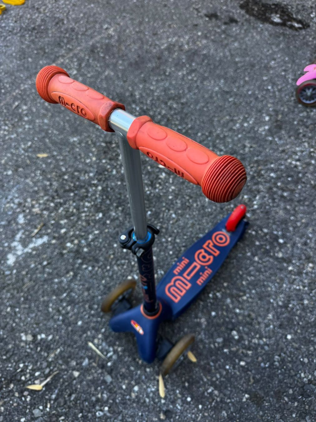 Micro Kickboard: Micro Mini Kinder-Trottinett blau 3 Räder – Usato da Ruswil venduto da Flipsy 3