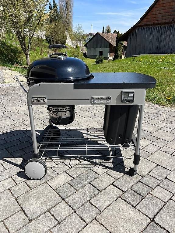 Griglie: Weber Performer Premium Grill 57cm Schwarz  – Usato da Eschlikon TG venduto da Claudia1977