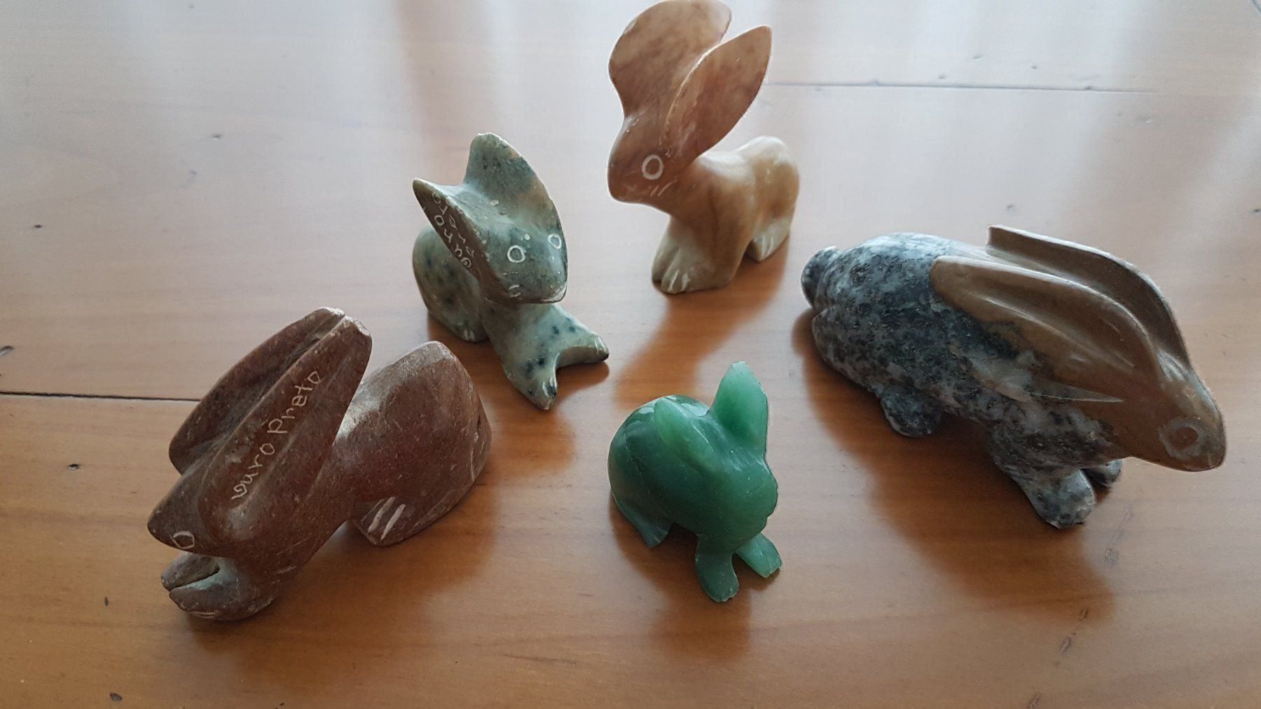 Alle Dekorationen: Hasen Sammlung aus Stein 5 Stück Deko – Gebraucht aus Buchrain von rom_r5bh