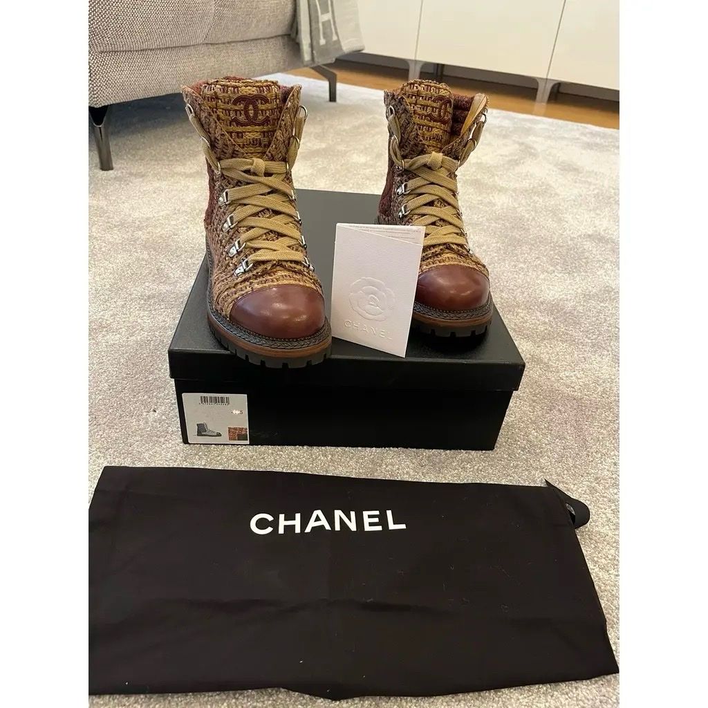 Chanel Scarpe da donna: Chanel Boots – Nuovo (secondo la descrizione) da Zürich venduto da zie_5nsb