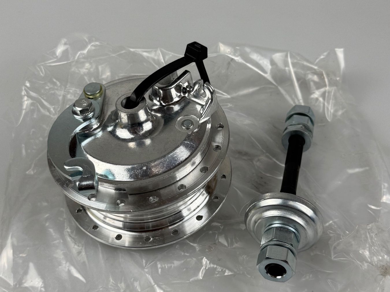 Puch Moteurs: Speichennabe Puch Maxi/X30 vorne neu – Neuf avec emballage d'origine à Hallau par mofaplus 1