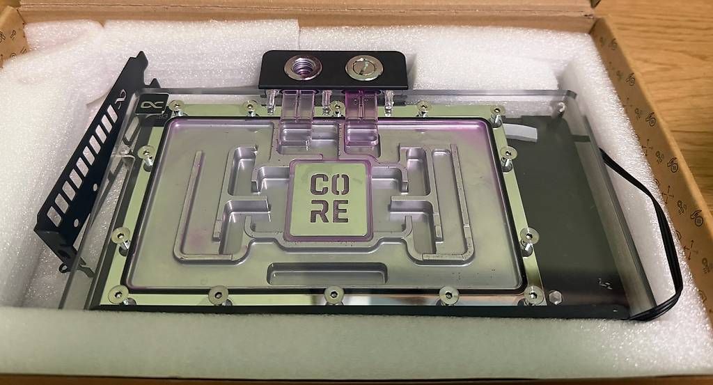 PC: Alphacool Core RTX 5090 Gaming / Windforce Wasserkühler – Usato da Maur venduto da tatransky