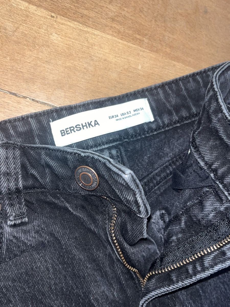 Bershka Jeans: Schwarze Jeans Hose – Usato da Stäfa venduto da jo1735 1