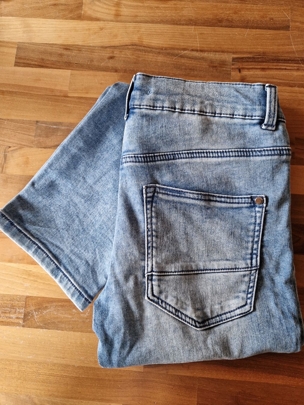 S.Oliver Pantaloni: Neue s.Oliver Jeans, hellblau, Gr. 158 regular mit Gummizug – Nuovo (secondo la descrizione) da Niederscherli venduto da 20sydney02 1