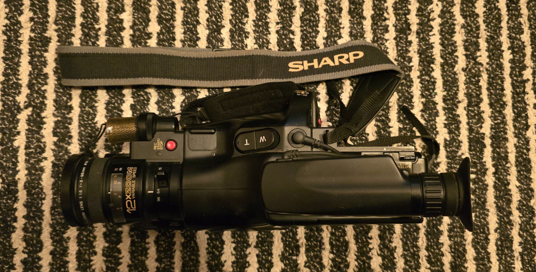 Sharp Videocamere: Videokamera Sharp VL-C750 defekt – Usato da Herzogenbuchsee venduto da Numis25 1