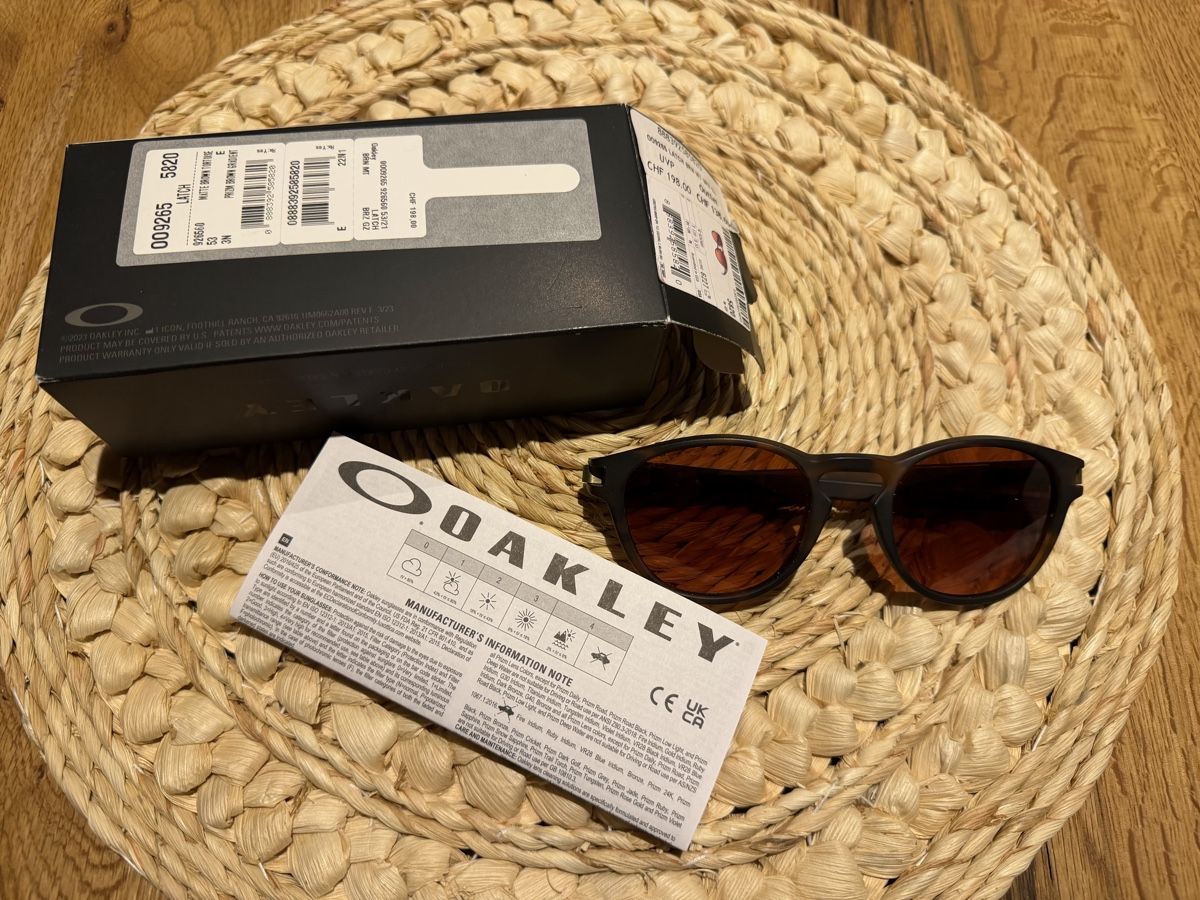 Oakley Occhiali & Lenti: Coole Oakley Latch Sonnenbrille Leo – Usato da Rüdlingen venduto da Lichee 4
