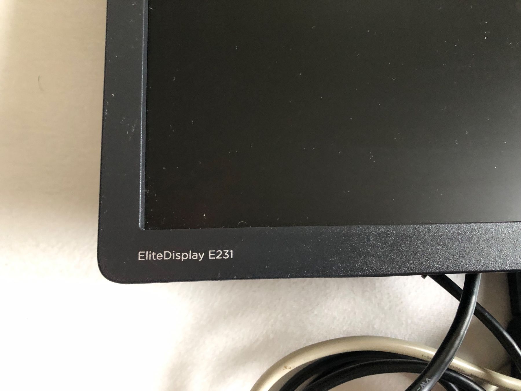Hewlett Packard Ecrans: HP Elitedisplay E231 mit Anschlusskabel – D'occasion à Zürich par vintagist 1
