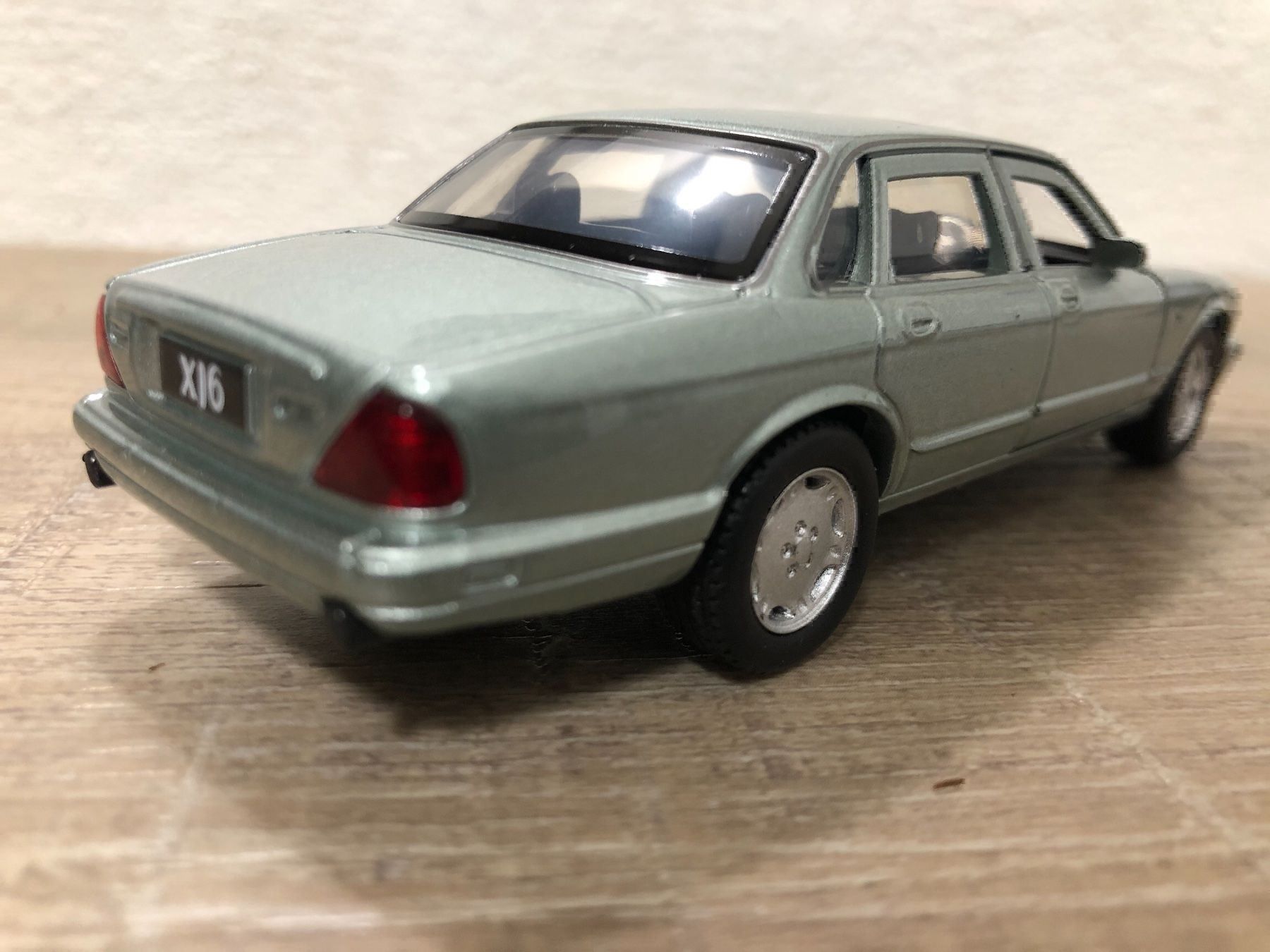 Jaguar Modellini d'auto: Jaguar xj6 gb – Nuovo e nell'imballaggio originale da Reinach AG venduto da rares75 1