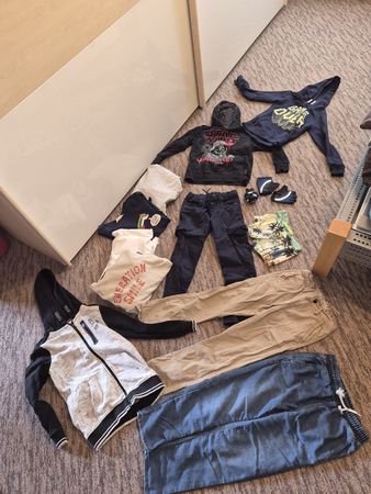 Kinderkleider Set Jungen divers. Für ca 9- 10 Jahre Jungen..