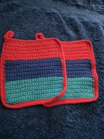2 Topflappen gehäkelt rot blau türkis Handarbeit