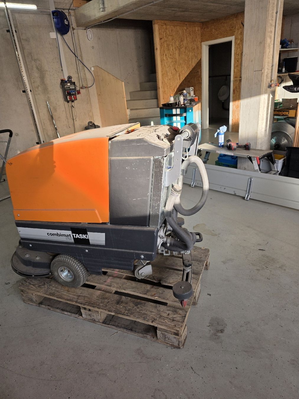 Toutes les machines: putzmaschiene Taski Combimat mit Batterien und Ladegerät – Défectueux à Büriswilen par ReHoe92 4
