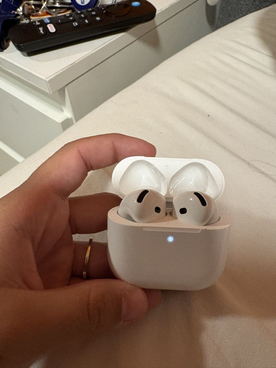 Apple Cuffie: Airpods 4 neu mit garantie – Nuovo (secondo la descrizione) da Villmergen venduto da Morena.gomess