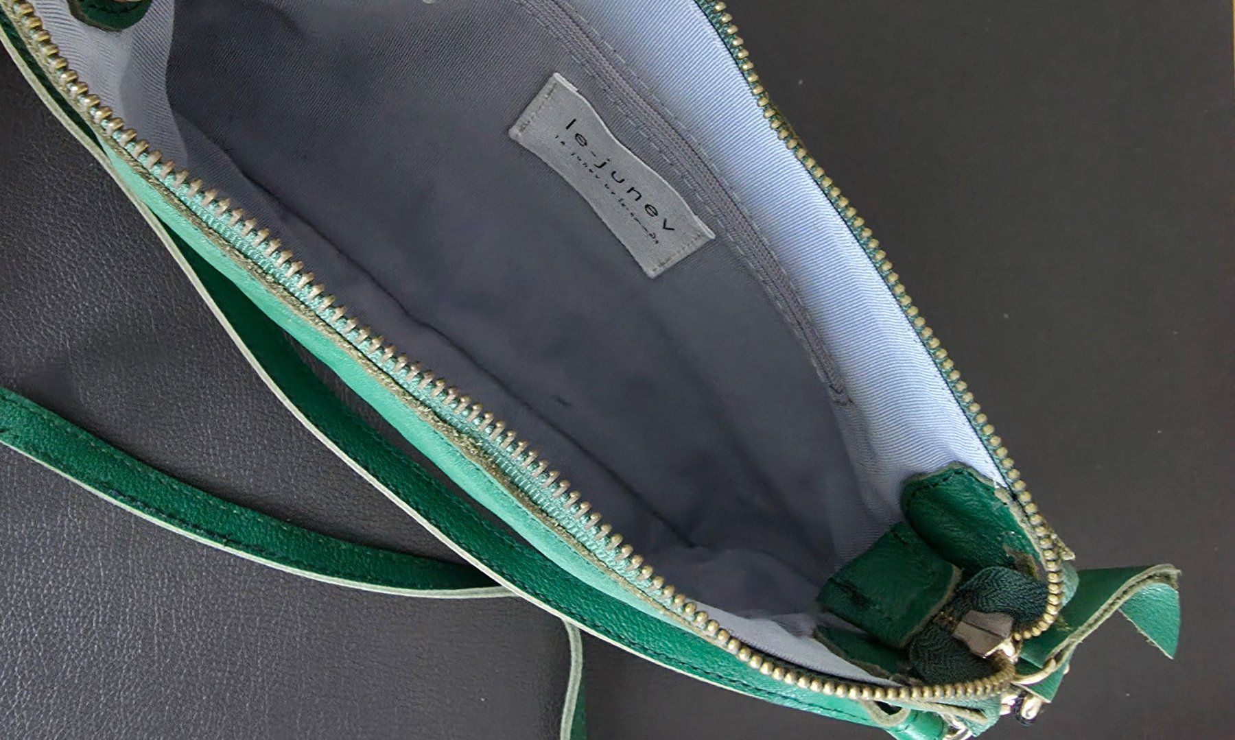 Taschen für Damen: Stylische  Echtleder Umhängetasche  - NEU – Neu und originalverpackt aus Uetikon am See von Kakao2 5