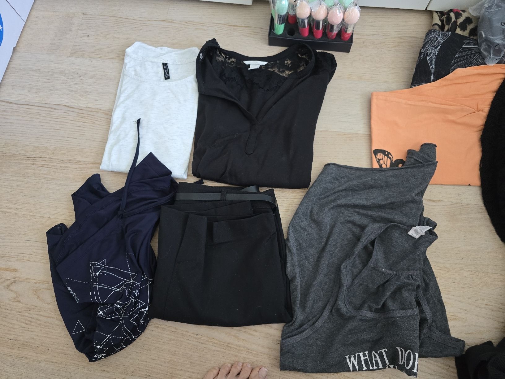 Lots de vêtements: Restposten Kleider & Handtaschen – D'occasion à Rickenbach b. Wil par Beautiful.Things 8