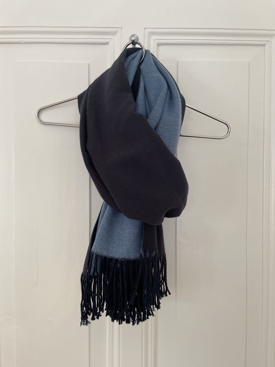 Foulard & Sciarpe: 100% Cashmere Reversible Scarf blue – Nuovo e nell'imballaggio originale da Zürich venduto da Linda_11 2