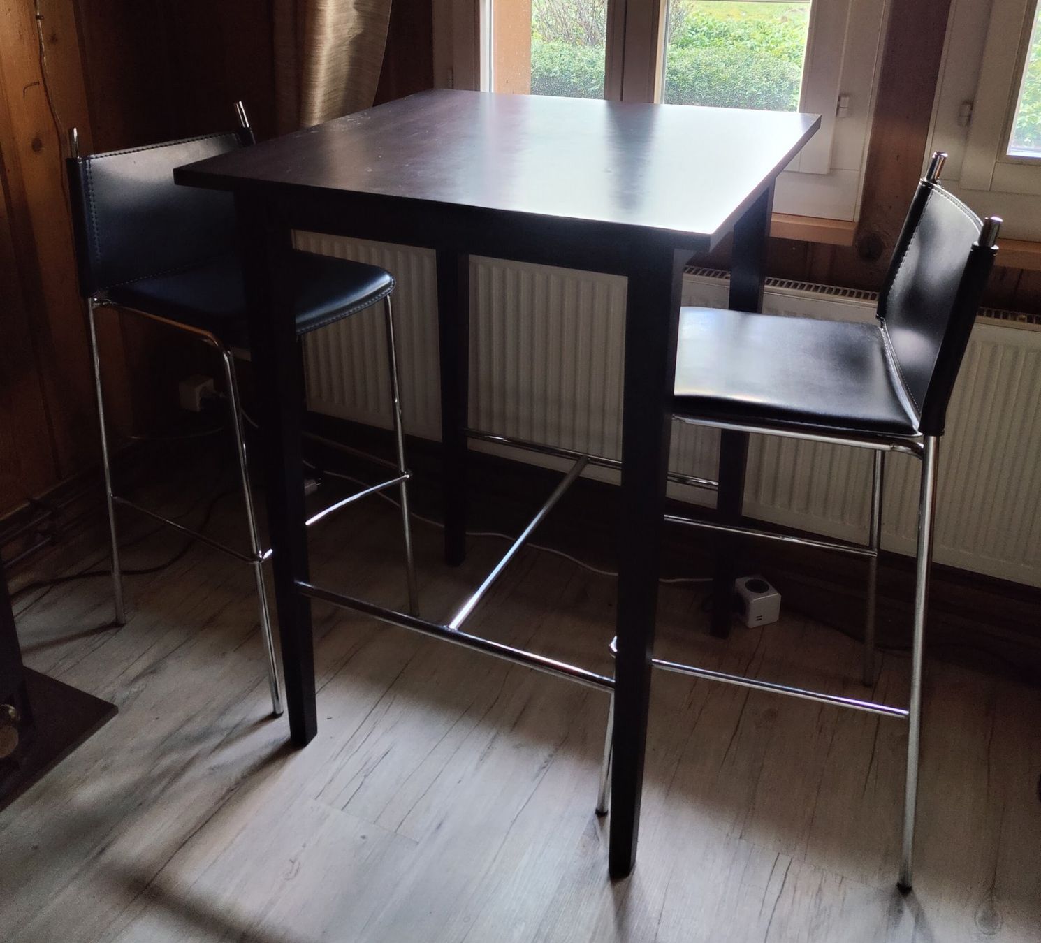 Set di tavolo e panche: Bartisch mit 2 Stühlen -Muss schnellstmöglich weg!! – Usato da Schwarzenberg LU venduto da Kryssy81