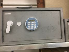 Coffre-fort.    Box de sécurité