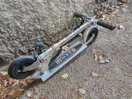 Micro Microscooter mit Luftreifen