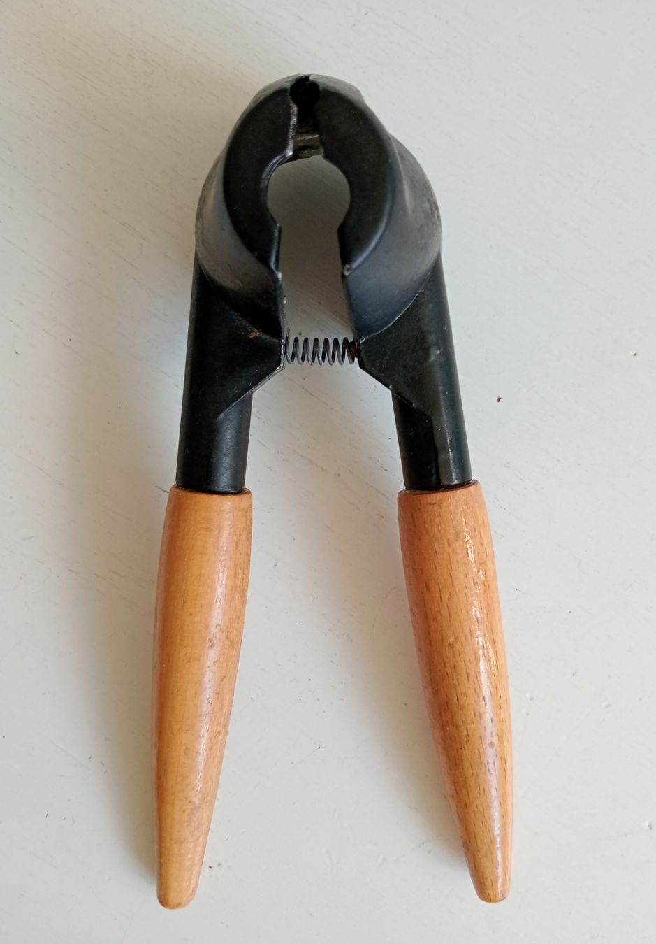 Küchengeräte: Nussknacker Holz/Metall 17cm Top Zustand – Gebraucht aus Allschwil von Evgeniia78 1