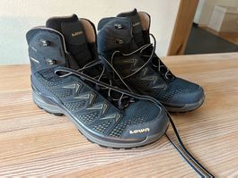 Wanderschuhe "Lowa"