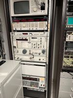 Racks avec appareils de mesure haute fréquence pour ham