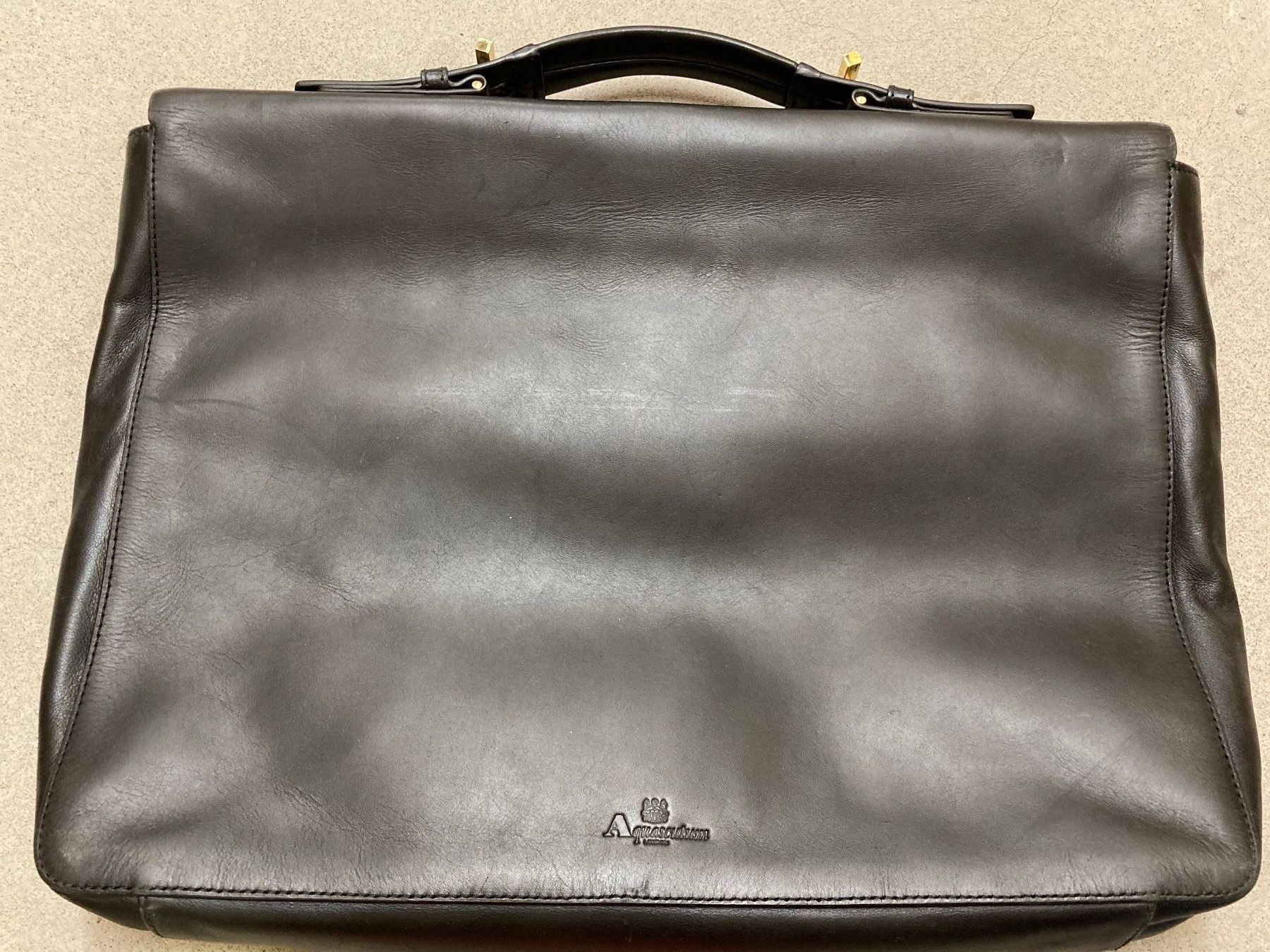 Aquascutum Valigie & Borse: Leather bag Aquascutum – Nuovo (secondo la descrizione) da Thalwil venduto da mar_pvx7 2