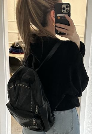 Schwarzer nietenbesetzter Rucksack, top Zustand!