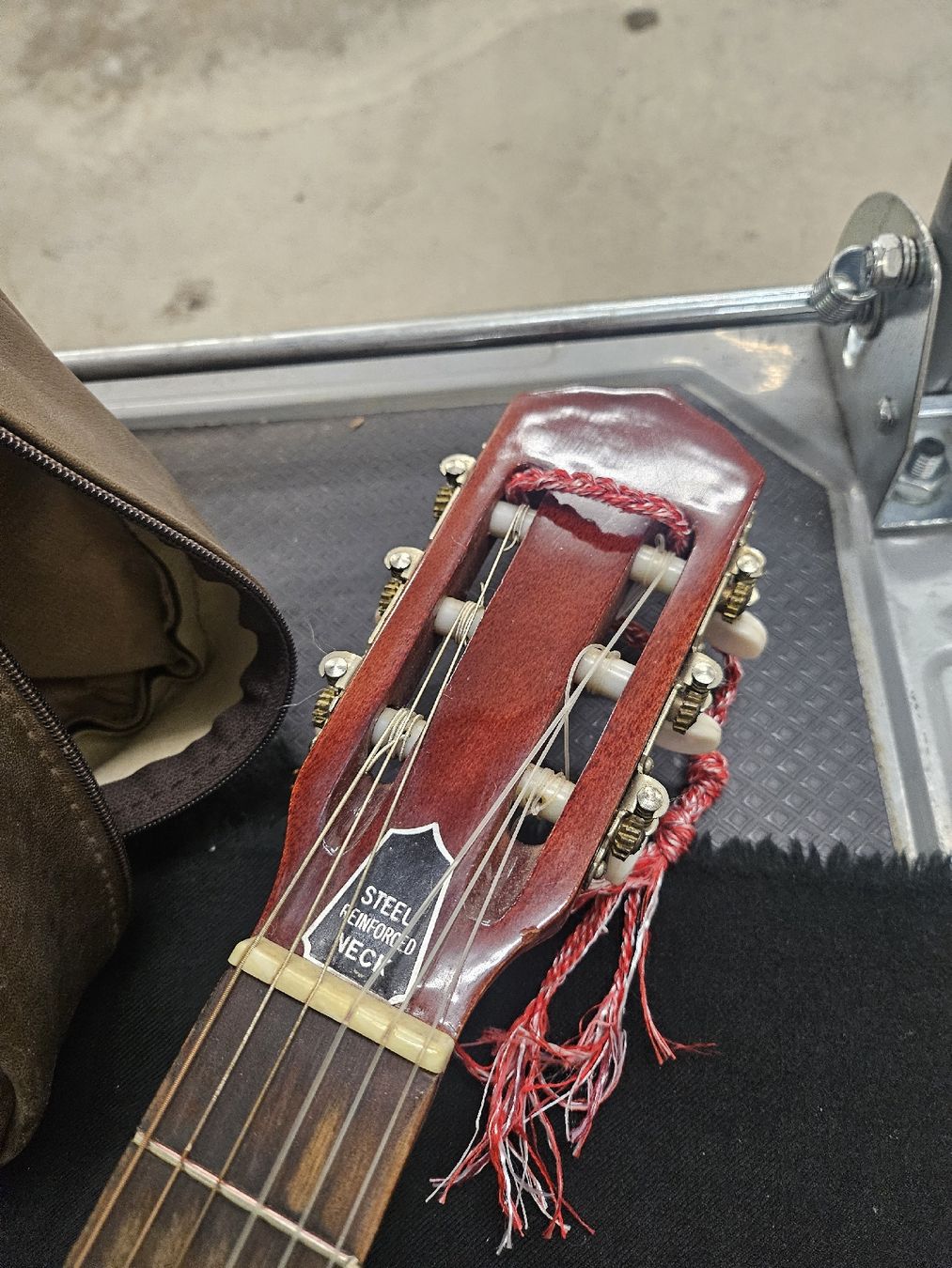Strumenti musicali: Gitarre Winner Model No. 1040 mit Tasche – Usato da St. Gallen venduto da Cocos_Ricardo 4