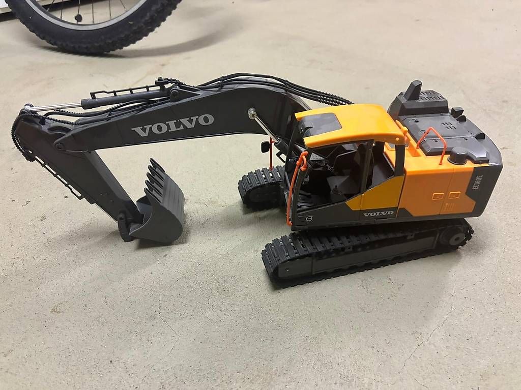 Escavatori: Volvo Bagger Ferngesteuert – Usato da Halden venduto da asc_svq6 1