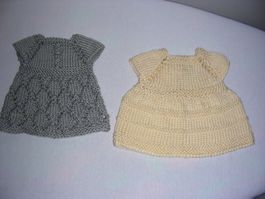 2 Puppenkleider für Sasha-Puppen, neue Handarbeit, Baumwolle