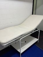 Untersuchungsliege/ Beautyliege/ Massageliege
