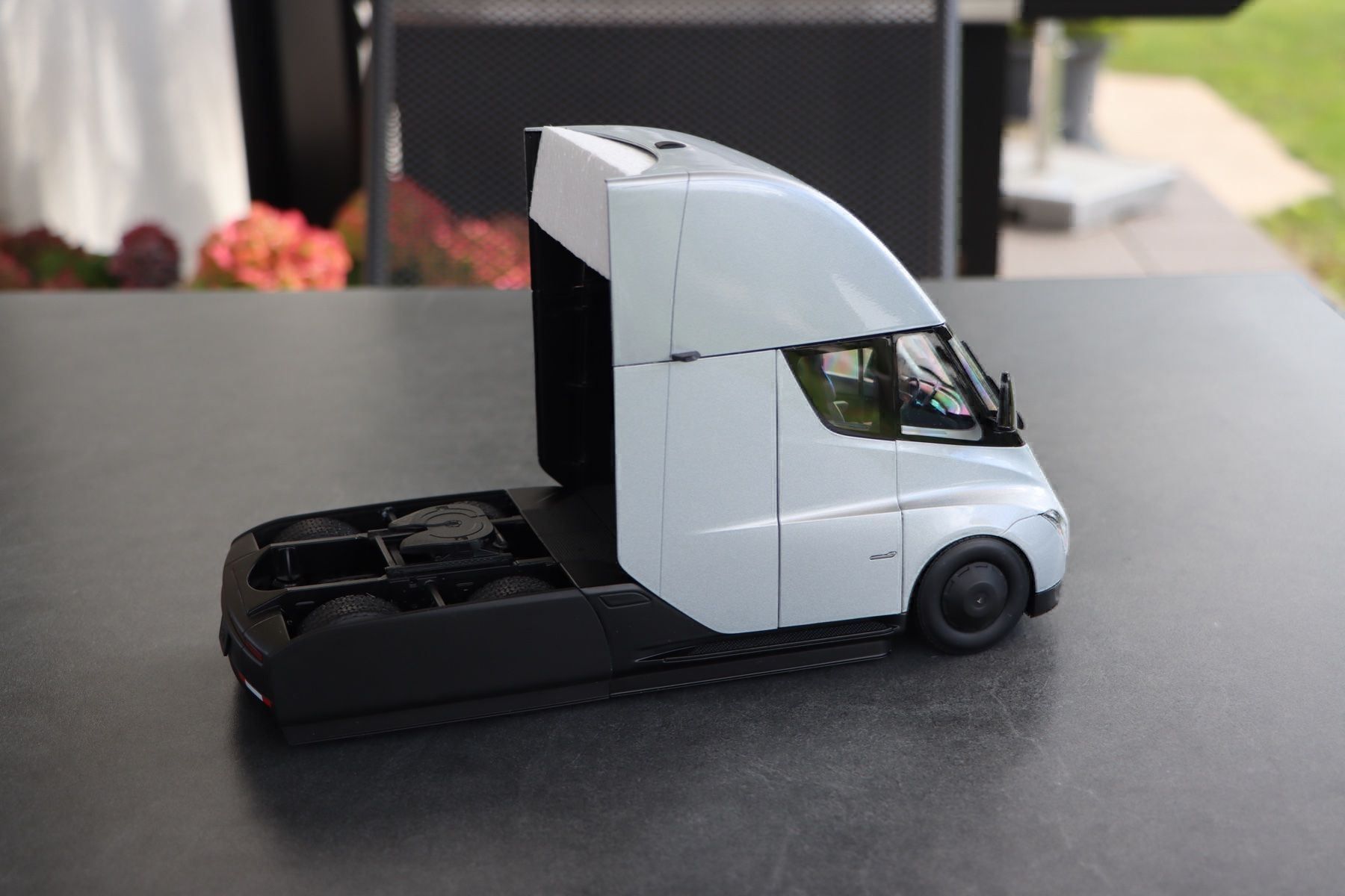 Tesla Modellini d'auto: Tesla Semi Truck Concept 1:24 – Nuovo e nell'imballaggio originale da Bühl b.Aarberg venduto da modelldiecast 6