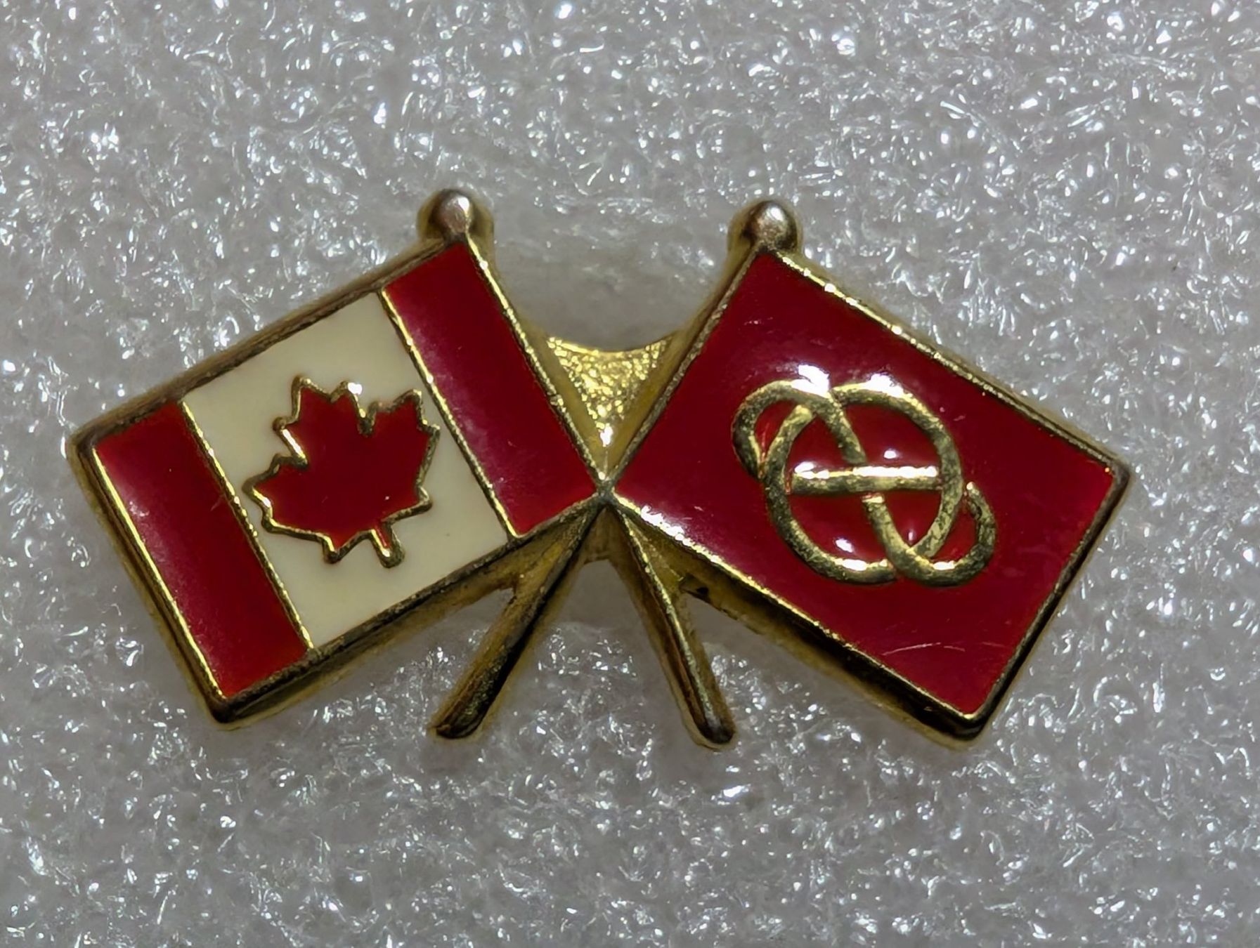 Placchette & Badge: Ansteckpin 248: Flaggen – Usato da Oppligen venduto da Pin-Fall-Shop