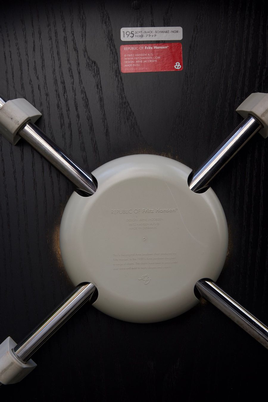 Sedie: Arne Jacobsen, Fritz Hansen  "Modell 3107" – Usato da Zürich venduto da starch.studio 4